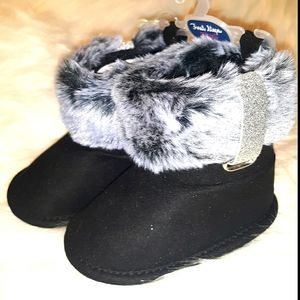 NWT Adorable Baby Faux Fur Baby Slip Boots Size 3
